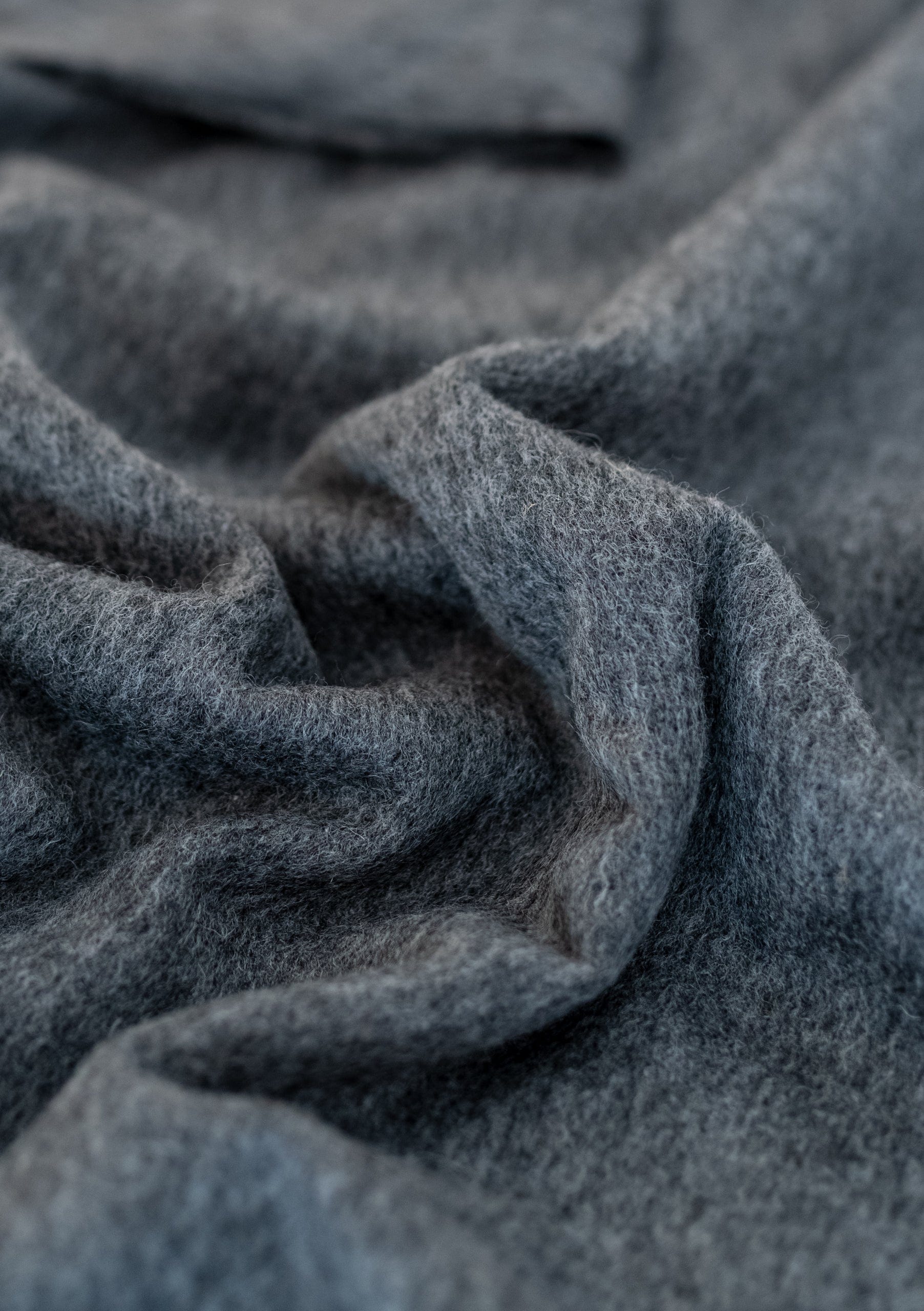 Men's Lambswool Scarf in Charcoal Melange - Image 3
