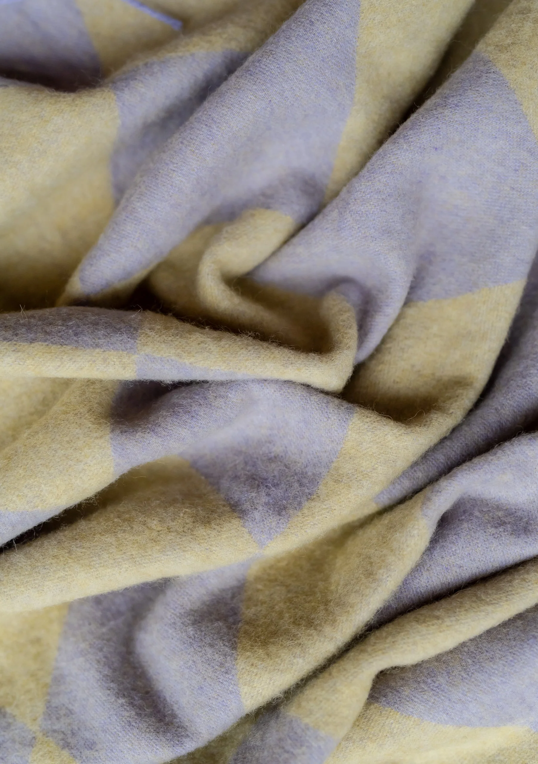 Lambswool Oversized Scarf in Organic Jacquard - Image 3